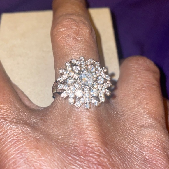 BEAUTIFUL SNOW FLAKE 925 SS CZ RING - Picture 2 of 4